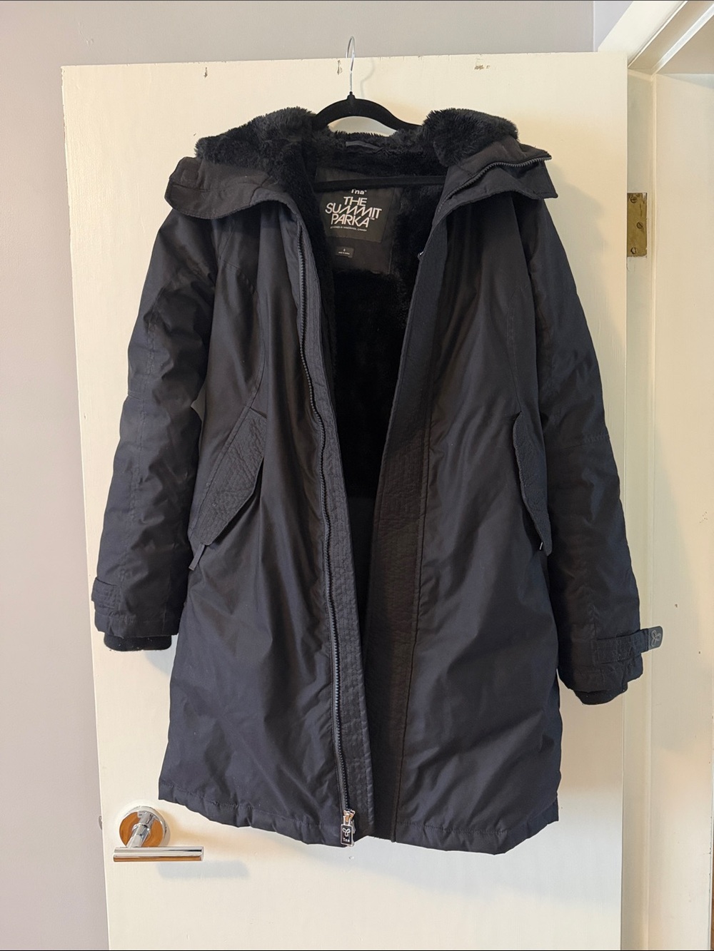 Aritzia Black Hooded Summit Parka